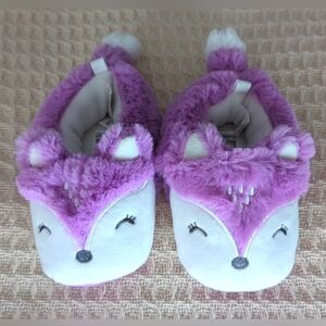 Carter's home baby slippers - Size 5-6